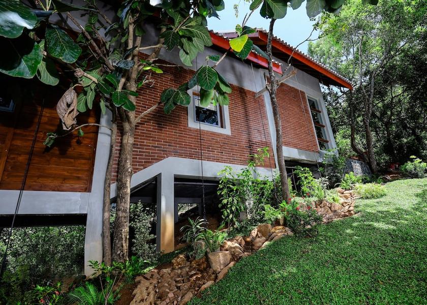 Sabaragamuwa Province Belihuloya Exterior detail