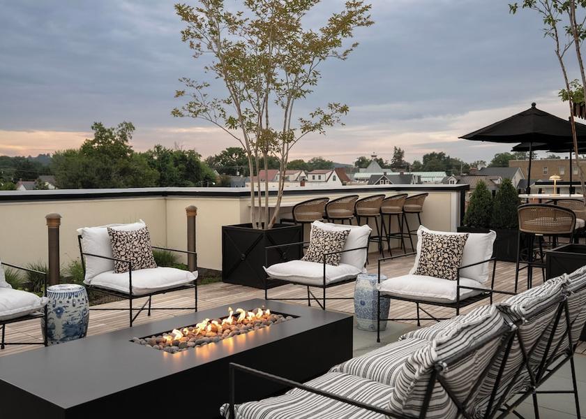 Virginia Leesburg Rooftop terrace