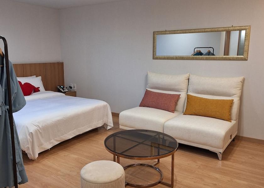 South Gyeongsang Changwon Room