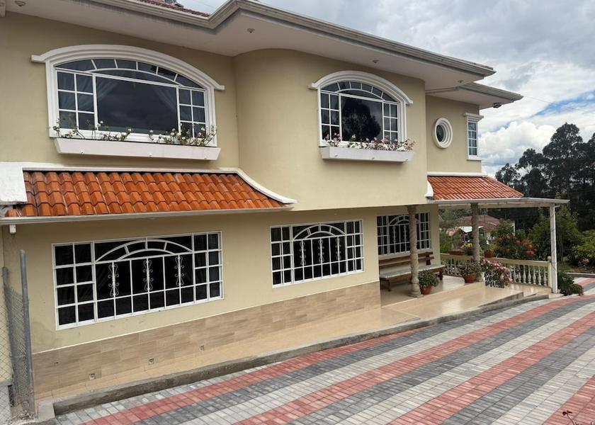 Azuay Banos Exterior