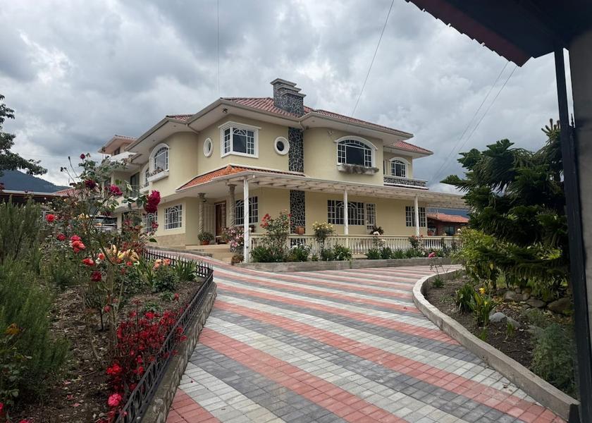 Azuay Banos Exterior