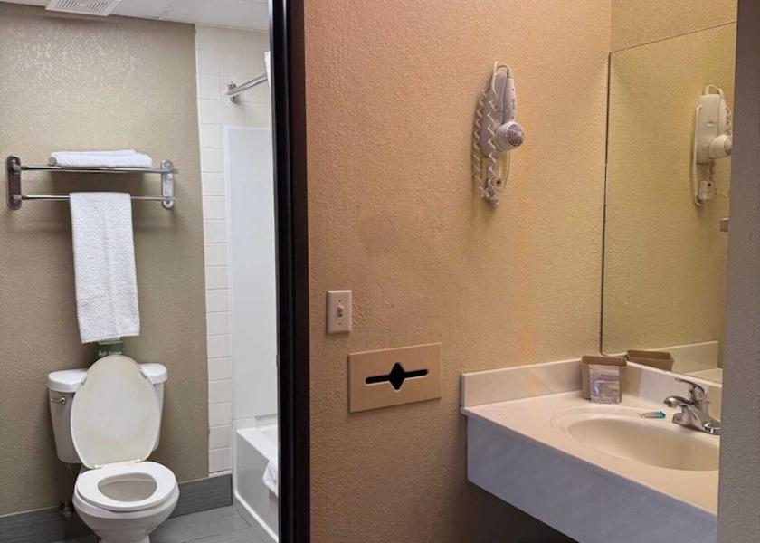 Kansas Wichita Bathroom