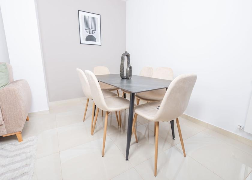  Algiers In-room dining