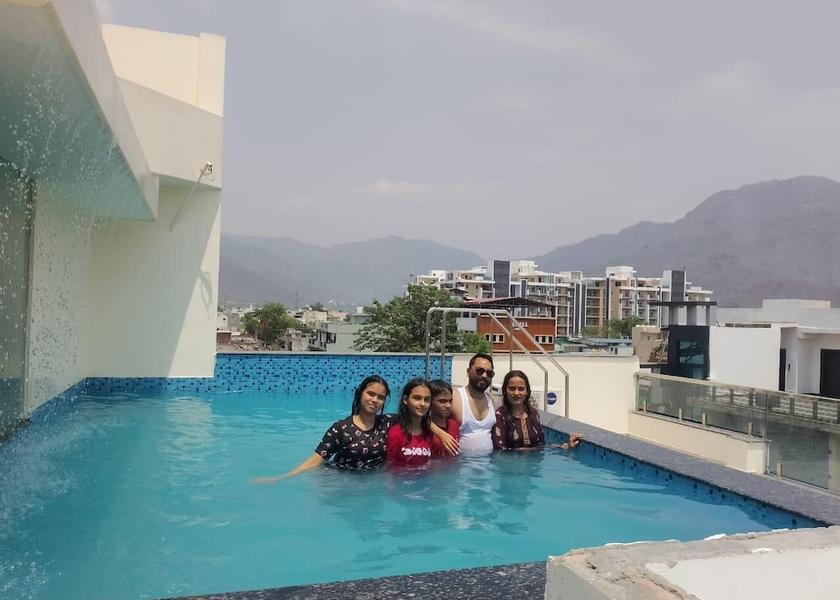 Uttarakhand Rishikesh Pool
