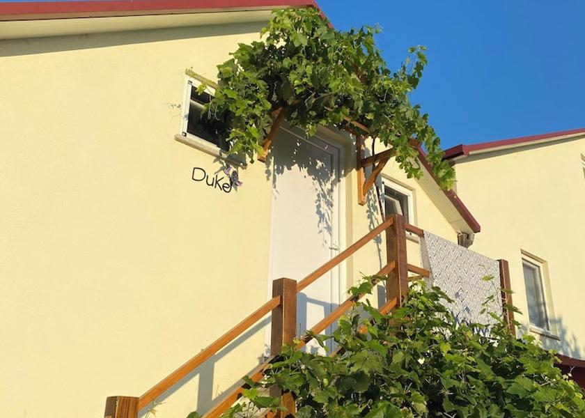 Guarda Seia Front of property