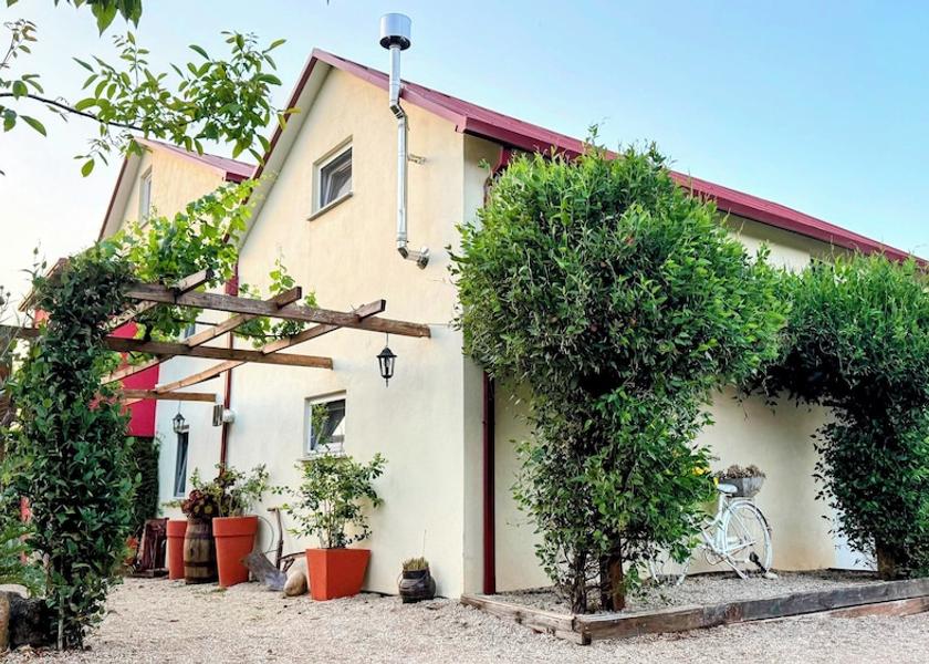 Guarda Seia Front of property