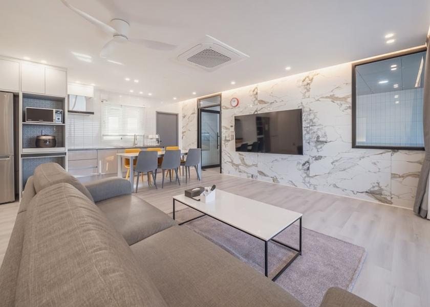 North Gyeongsang Pohang Room