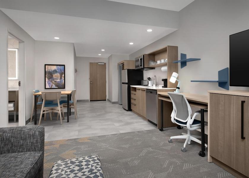 Virginia Ashburn Living area