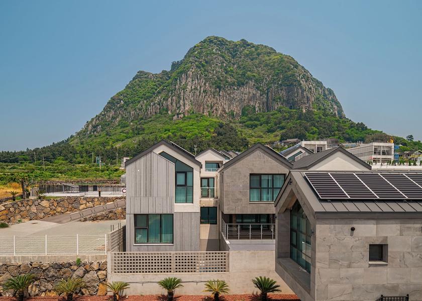 Jeju Seogwipo Mountain view