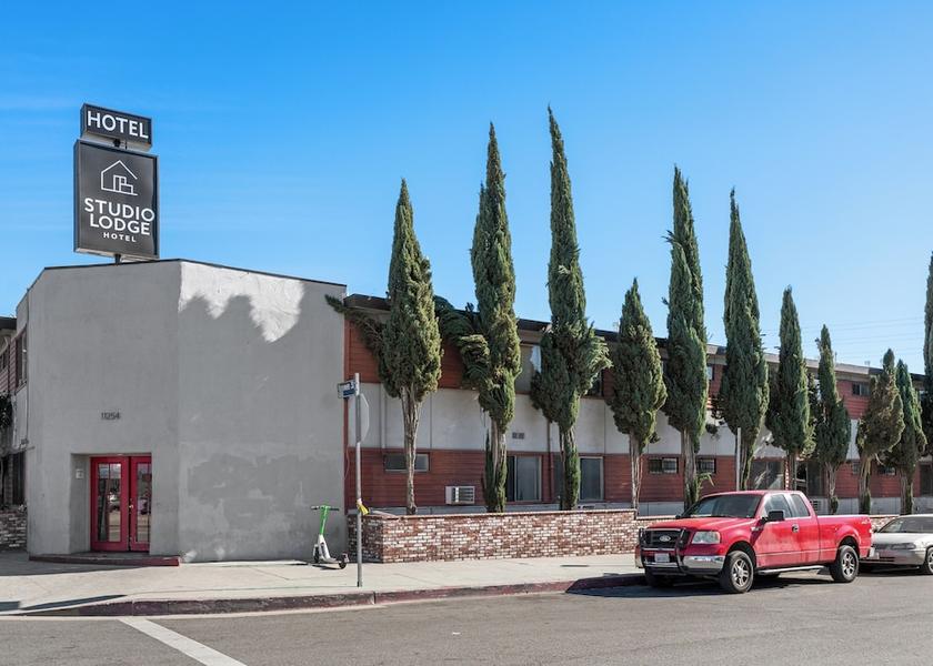 California North Hollywood Front of property
