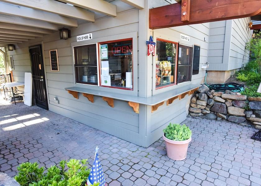 California Truckee Terrace/patio