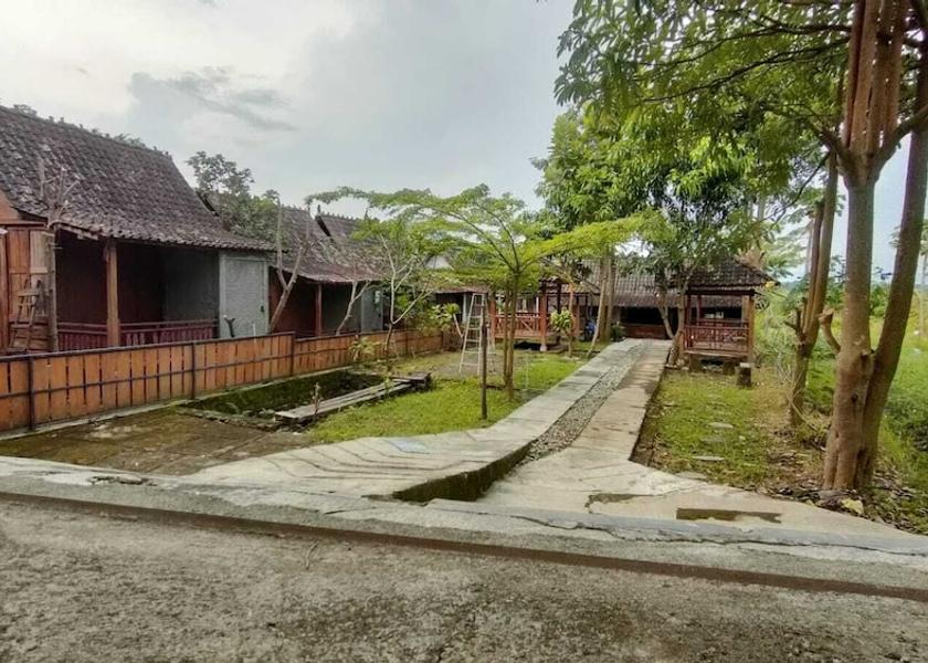 Special Region of Yogyakarta Bangunjiwo Front of property