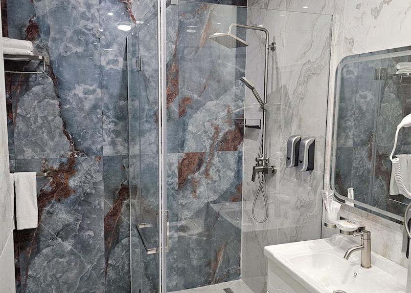  Bishkek Bathroom