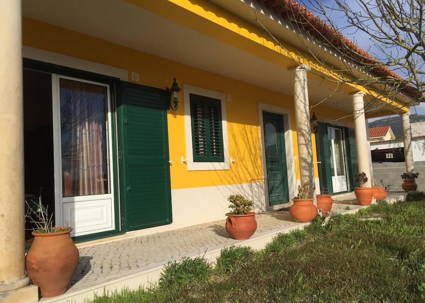 Leiria Alcobaça Front of property