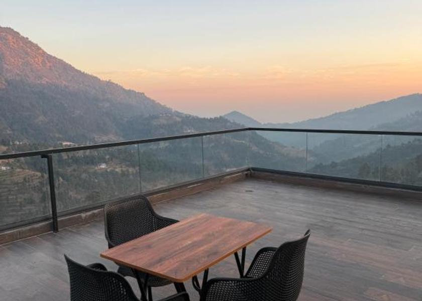Uttarakhand Kausani Hotel Exterior