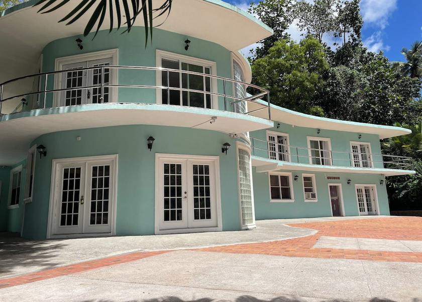  Soufrière Front of property