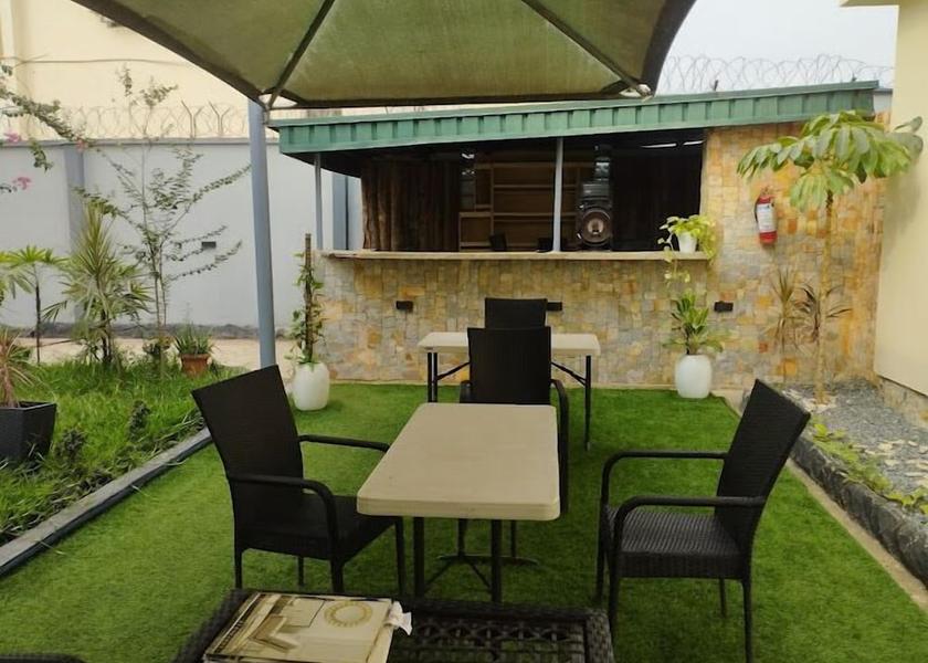 Ogun Ijebu Ode Swim-up bar