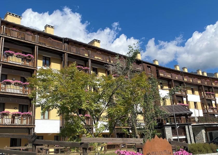 Valle d'Aosta Ayas Front of property