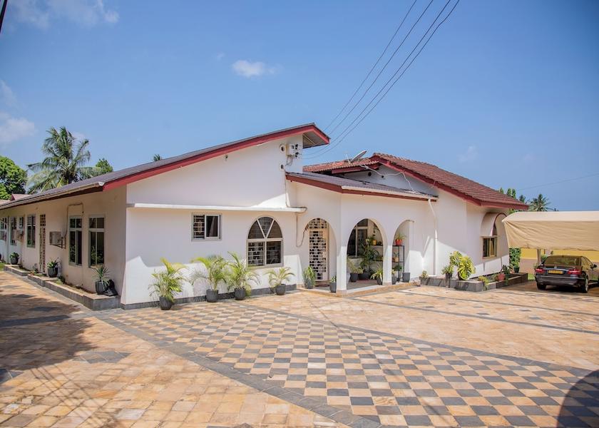 Tanga Tanga Exterior