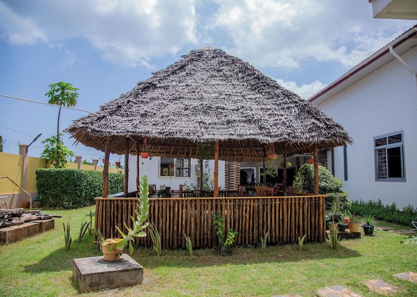 Tanga Tanga Exterior