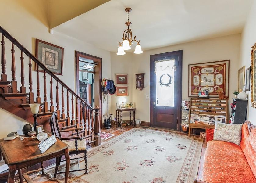 Kentucky Glasgow Interior