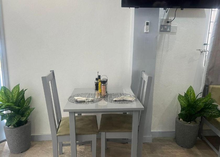  Soufrière Dining