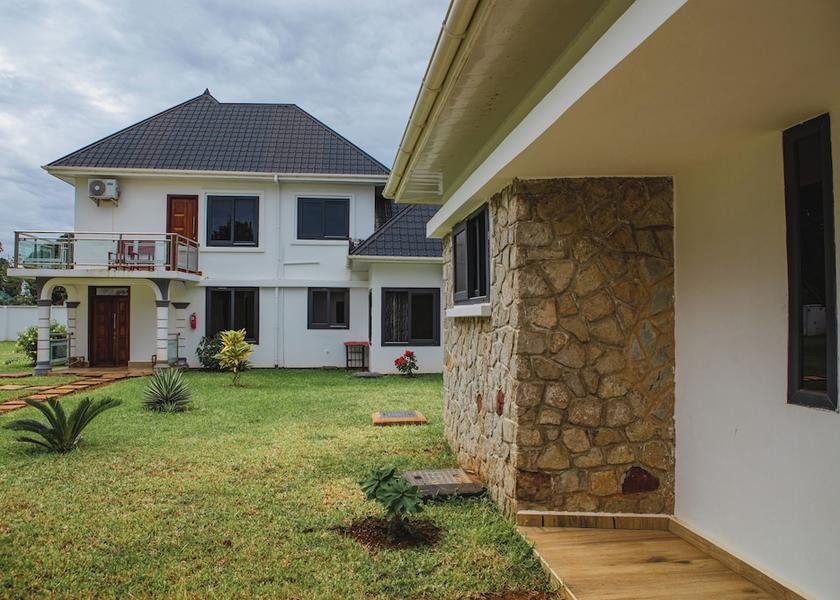 Tanga Tanga Exterior