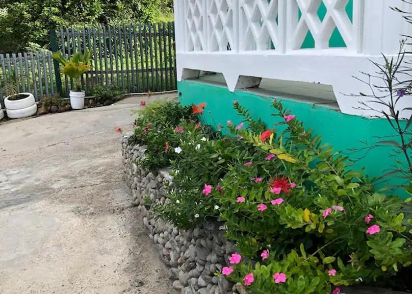  Vieux Fort Property grounds