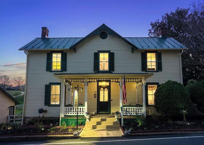 Virginia Washington Front of property