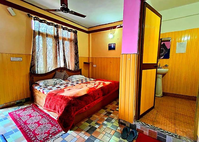 Uttarakhand Kausani Room