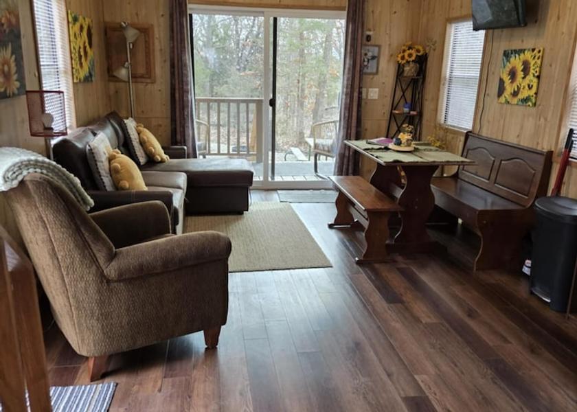 Kansas Toronto Living area