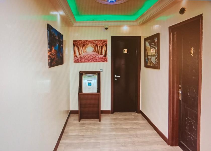  Niamey Hallway