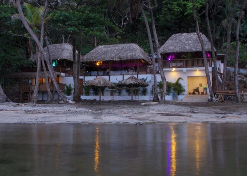 Colón Cacique Beach