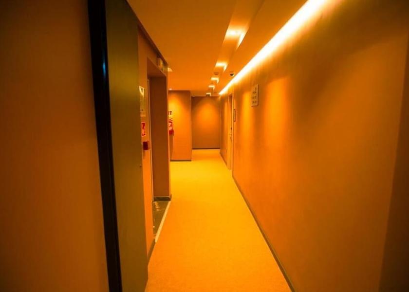 Handrails in hallways