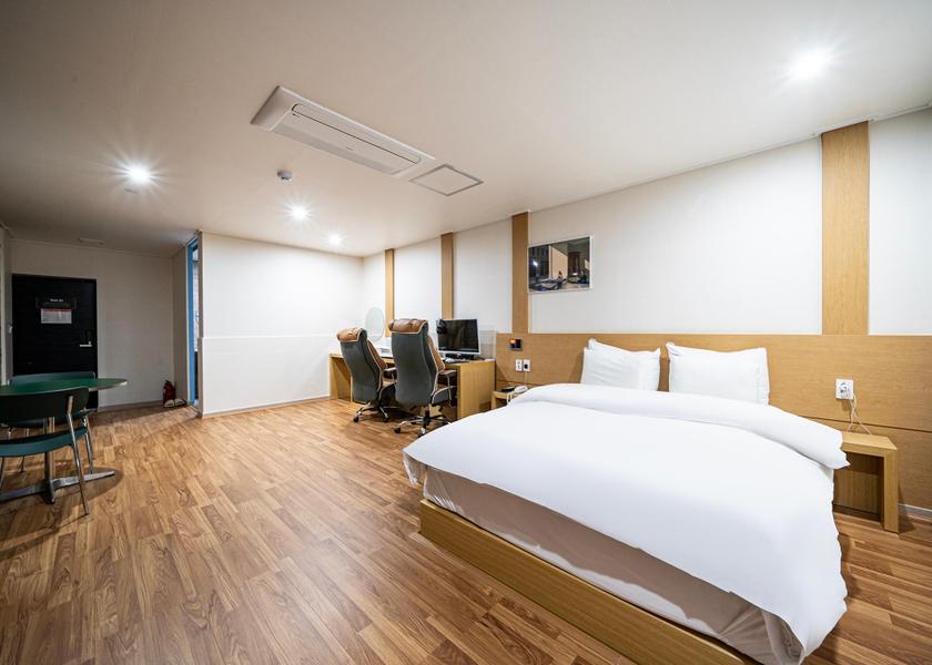 Jeonbuk Iksan High-end PC room - 1PC (breakfast, 4-star hotel bedding, large smart TV, 1PC)