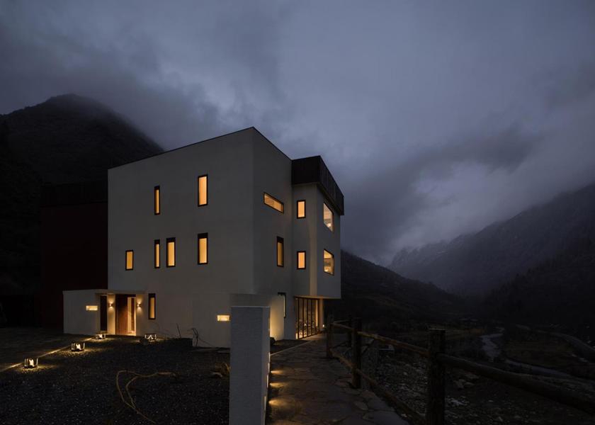 Sichuan Ngawa Autonomous Exterior view