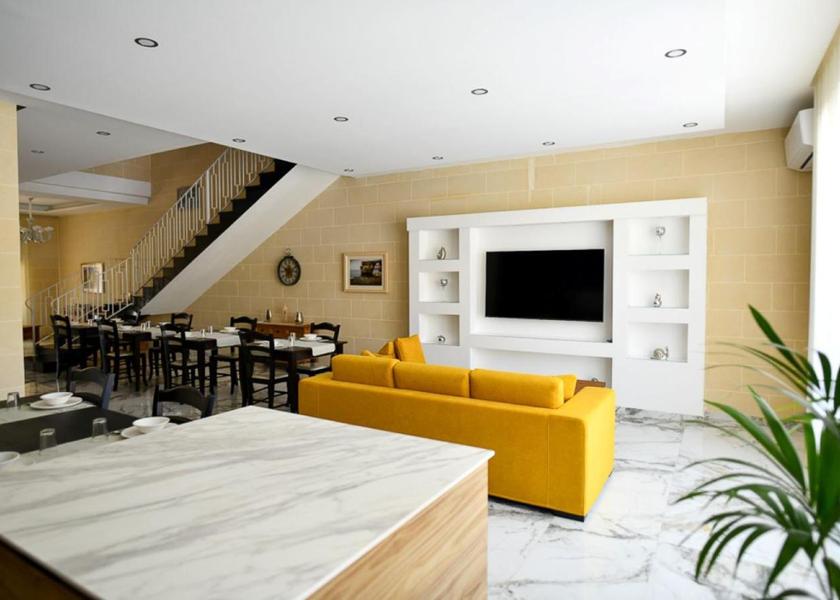 Shared lounge/TV area