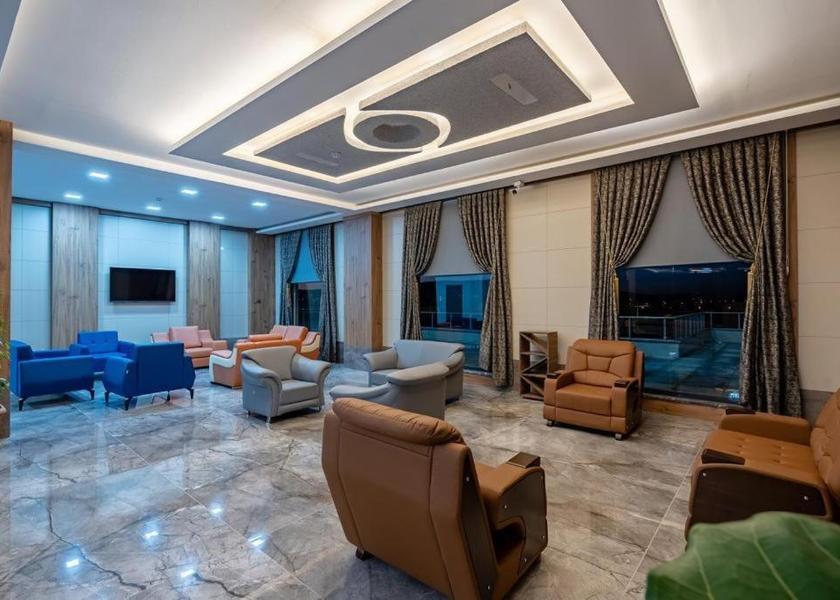 Shared lounge/TV area