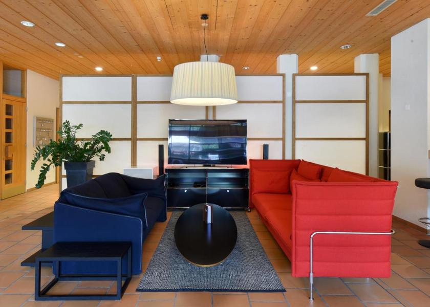 Shared lounge/TV area