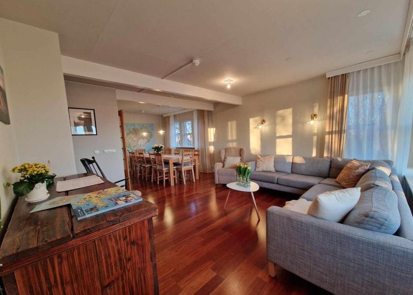 Shared lounge/TV area