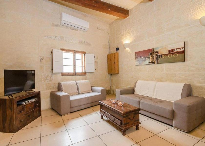 Shared lounge/TV area