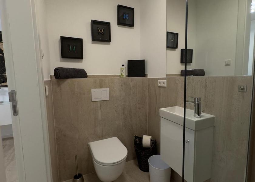 North Rhine-Westphalia Neuss Two-Bedroom Apartment with Balcony