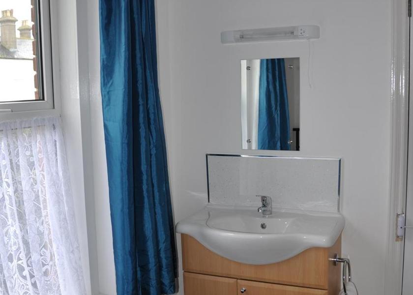 England Clacton-on-Sea Single Room with Shared Shower and Toilet