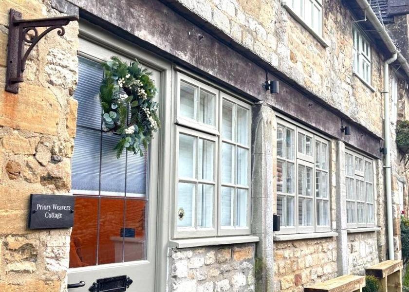 England Burford Exterior view