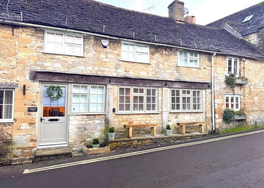 England Burford Exterior view