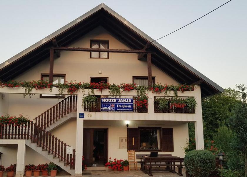 Karlovac Rakovica Hotel Exterior