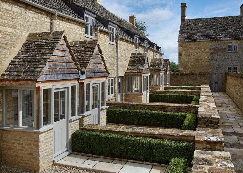 England Lechlade Public Areas