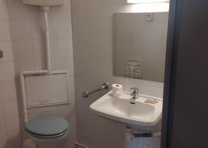 Grand Est Barberey-Saint-Sulpice Standard Triple Room