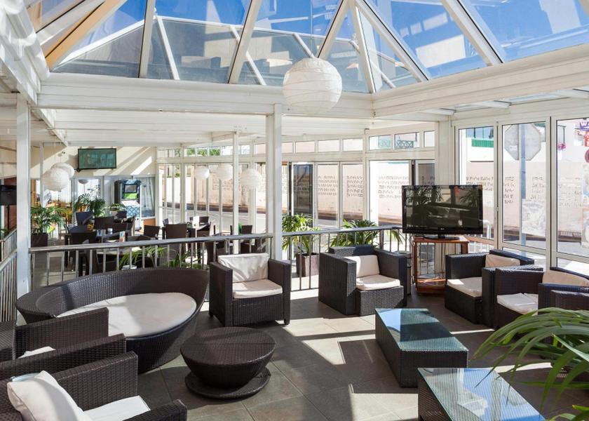 Shared lounge/TV area