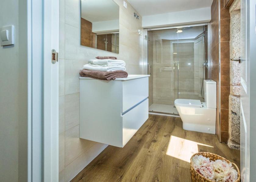Galicia Dumbria Deluxe Room (1 adult + 2 children)